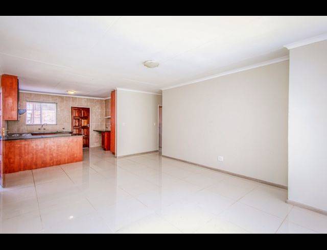 3 BEDROOM TOWNHOUSE RENTED IN RADIOKOP